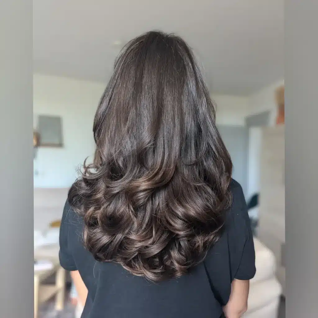 Coupe dégradée femme cheveux ondulé