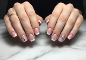 Est-ce que la French manucure est encore à la mode ?