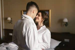 Couple en peignoir